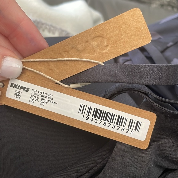 NWT SKIMS Fits Everybody T-Shirt Demi Bra in Onyx‎ Sz 30C - Picture 5 of 5